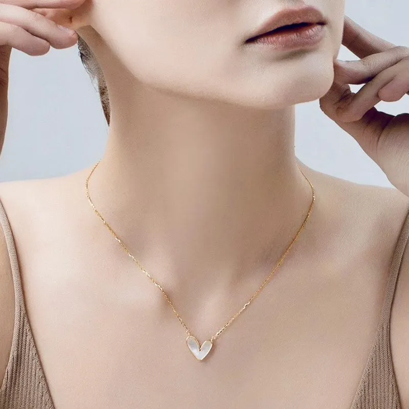 Heart Pendant Shell necklace | 18k Gold-plated Stainless Steel