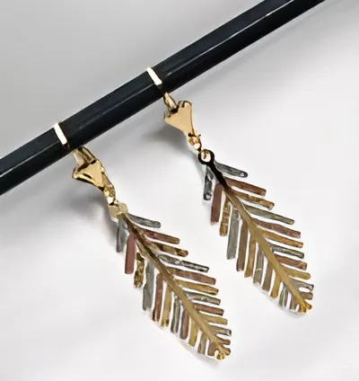 Nakkashe Women's Gold Leaf Drop Earring